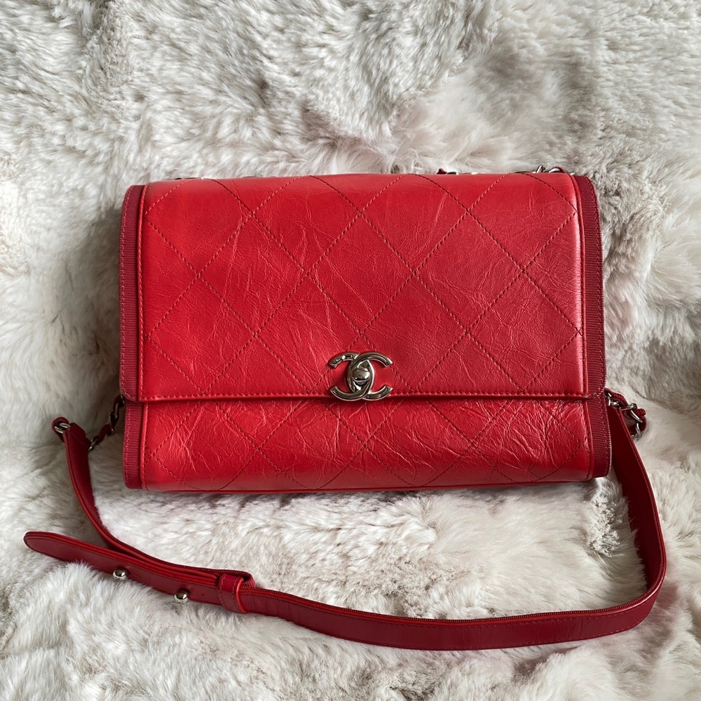 Chanel quilted calfskin shoulder bag